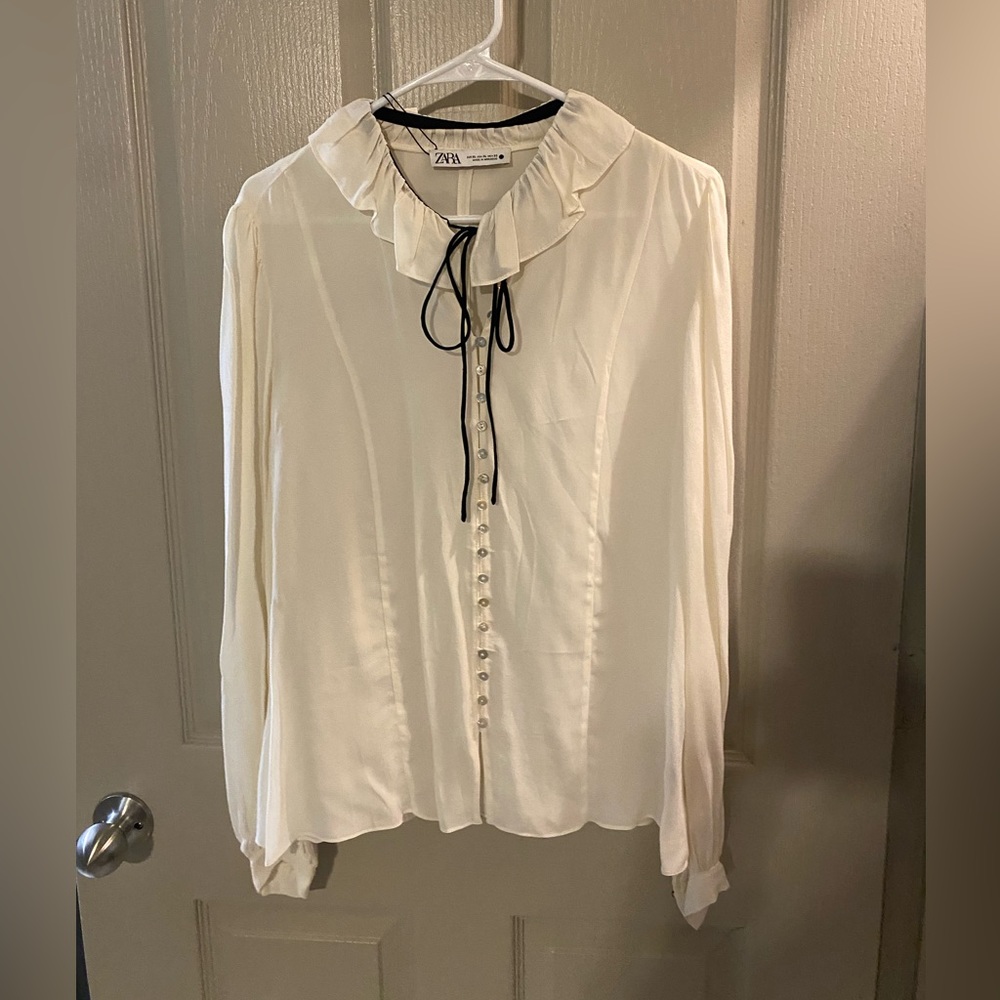 NWT Zara blouse. Ivory with black. Very delicate, size XL, fits like L. NWT.